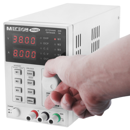 Одноканальный программируемый линейный источник питания МЕГЕОН 36303 купить по низкой цене | МАКСПРОФИТ
